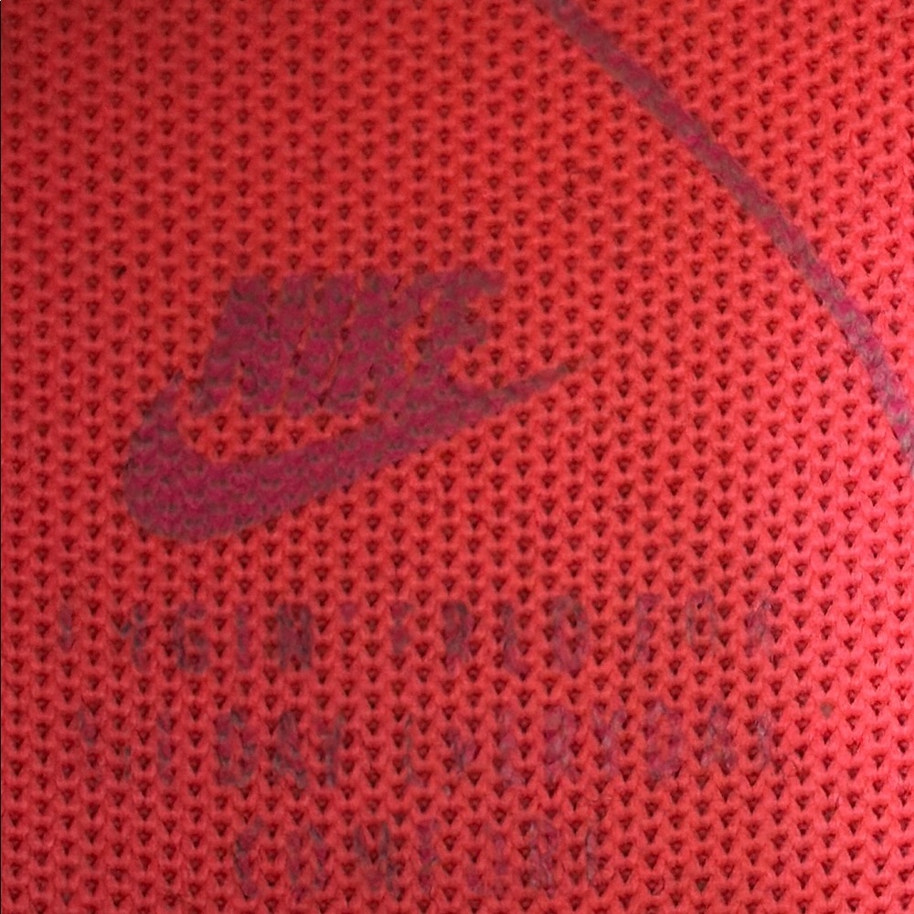Nike Gray and Pink Athletic Shoes with Modern Design - Picture 6 of 9